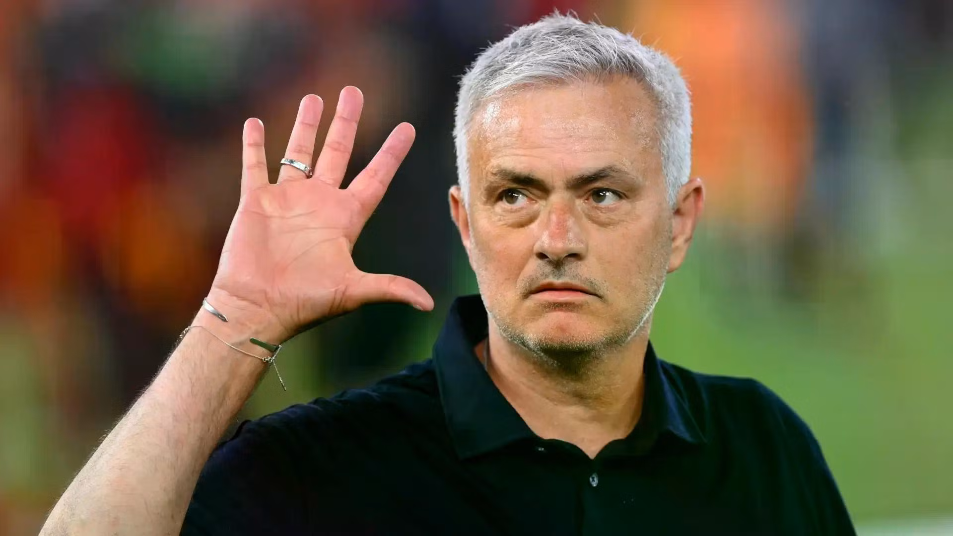 Jose Mourinho hiện đang dẫn dắt Benfica nhưng được cho là sẵn sàng trở lại môi trường bóng đá đỉnh cao.