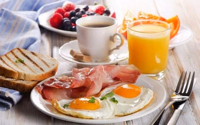 Tầm quan trọng của việc nạp 15-30g protein vào bữa sáng để đốt mỡ