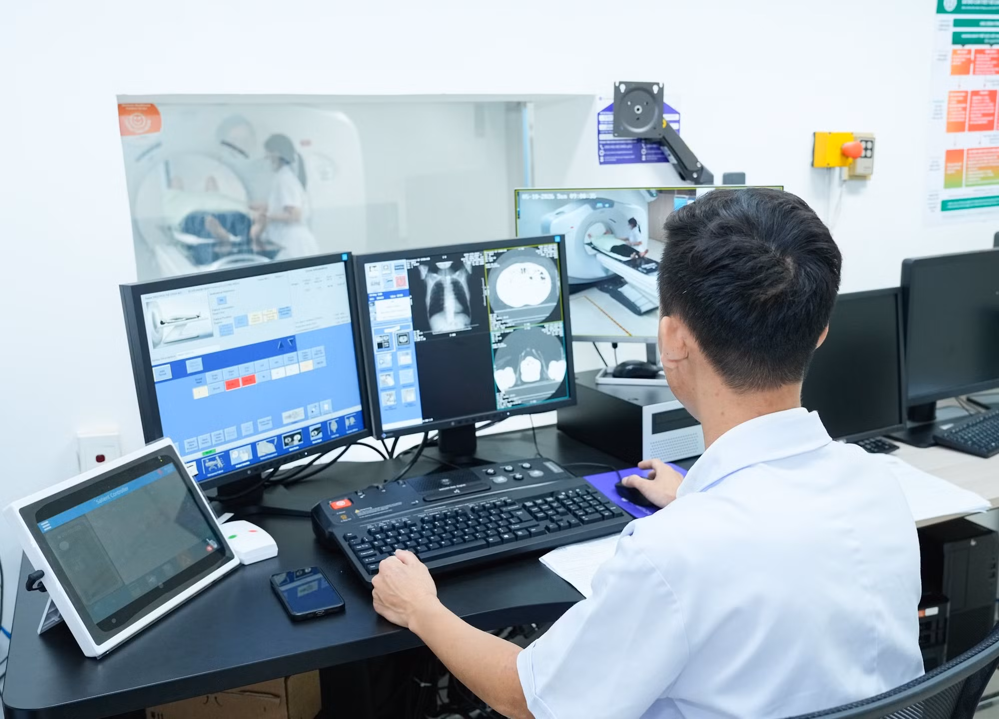 Trí tuệ nhân tạo (AI) đang trở thành cánh tay đắc lực giúp bác sĩ sàng lọc và phát hiện các tổn thương phổi siêu nhỏ.