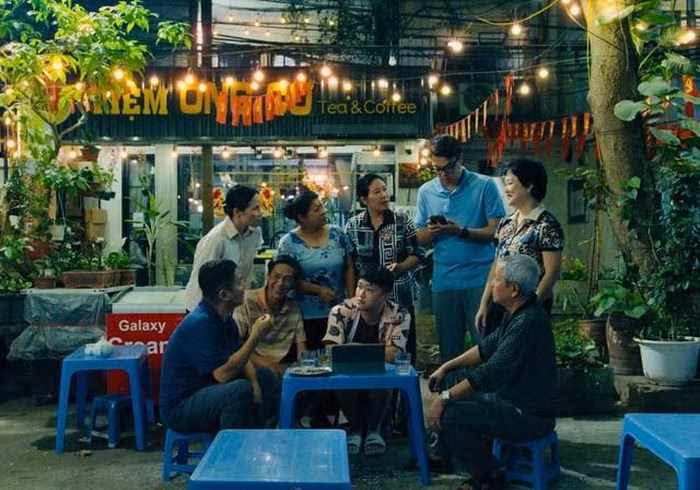 Phim tái hiện cuộc sống tại khu tập thể cũ.