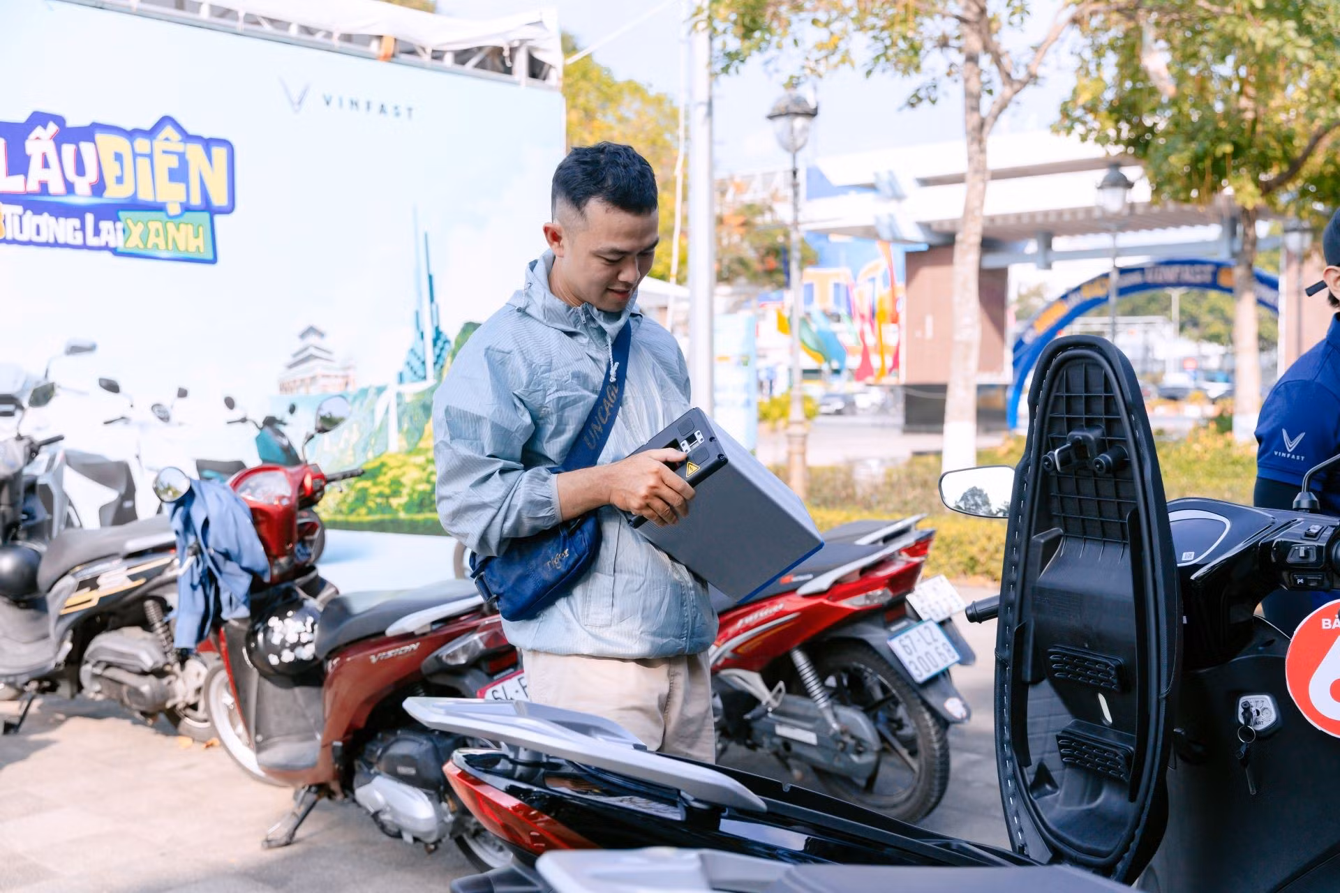 Những mẫu xe hỗ trợ đổi pin trở thành tâm điểm thu hút sự quan tâm lớn của khách hàng tại sự kiện “Đổi xăng lấy điện”