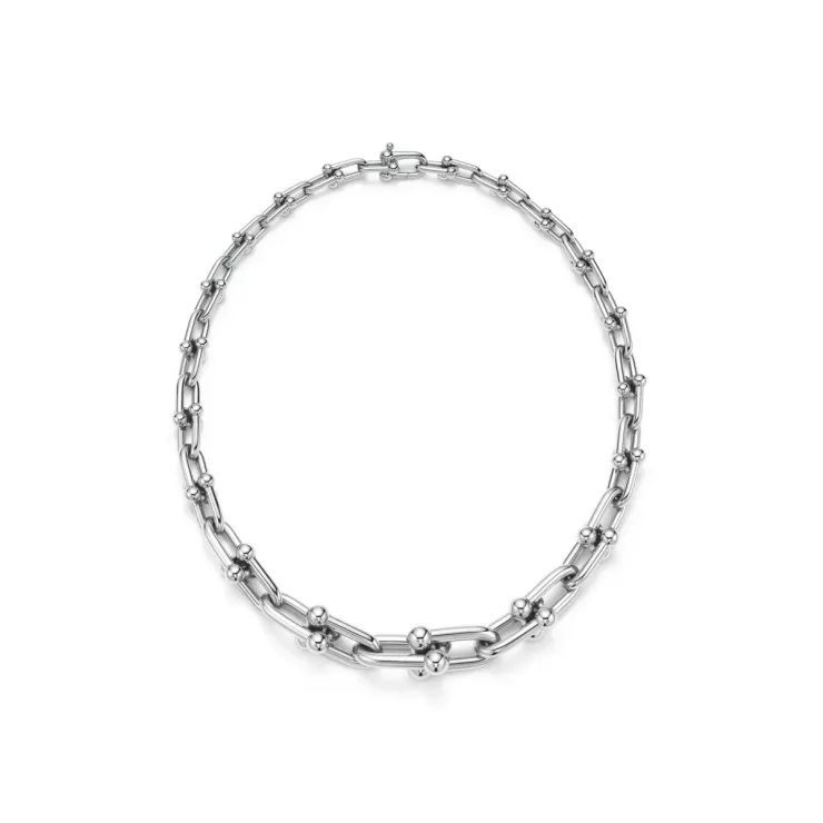 Kỹ thuật phối lớp trang sức tạo nên vẻ ngoài thời thượng