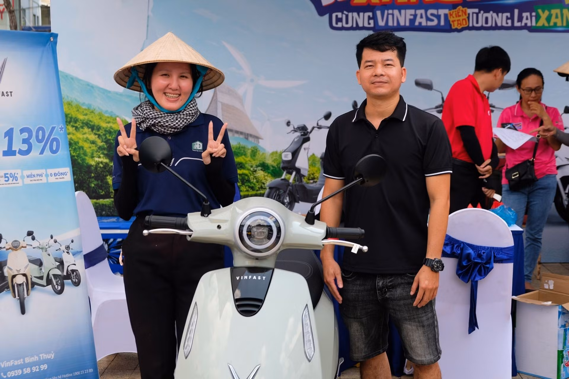 Anh Trần Văn Bay lựa chọn mẫu xe đổi pin VinFast Evo ngay tại sự kiện để tối ưu chi phí vận hành