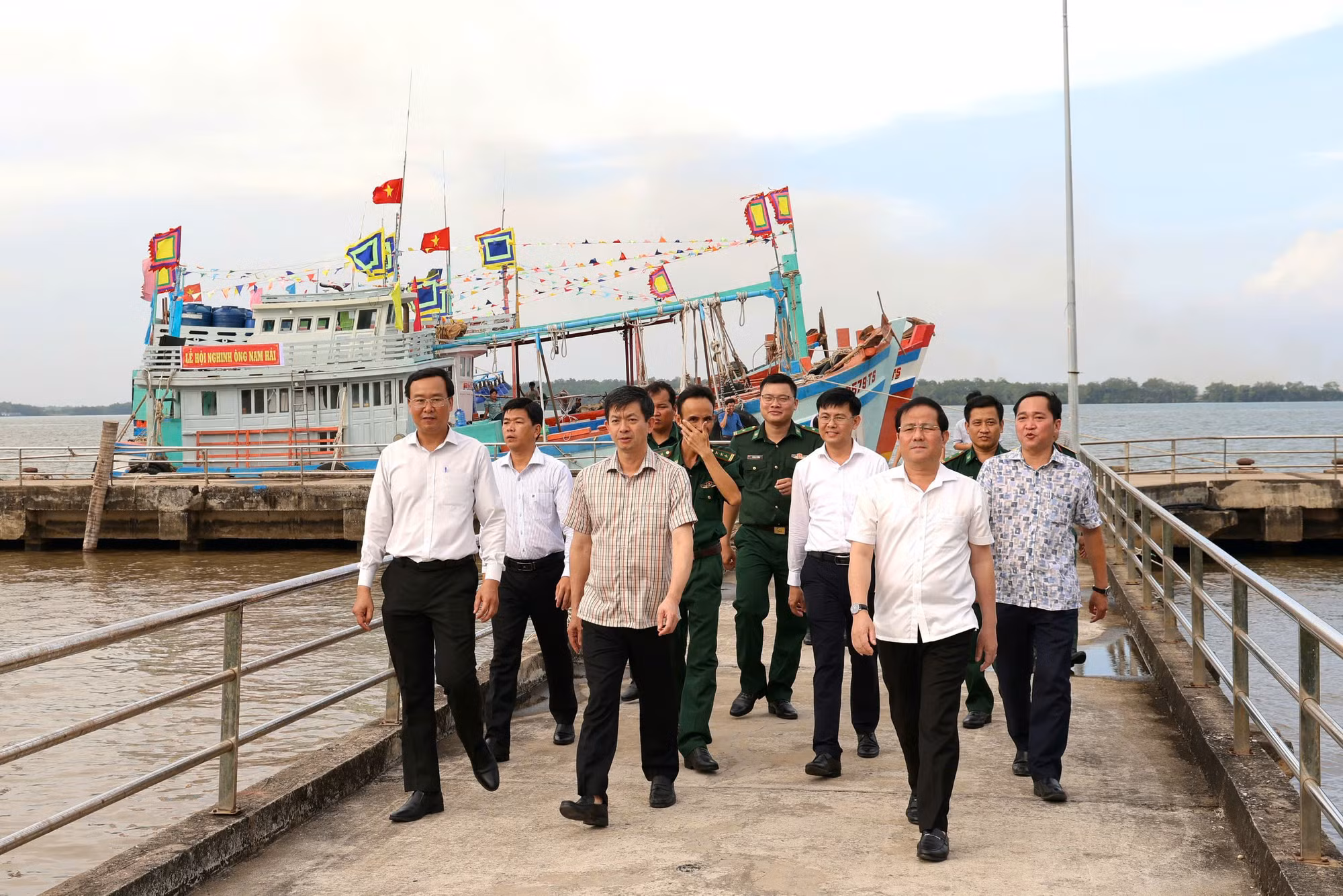 Chiều 6/5, ông Lê Quang Tùng - Bí thư Thành ủy Cần Thơ trực tiếp kiểm tra công tác tổ chức, khẳng định sự quan tâm của thành phố đối với việc bảo tồn di sản văn hóa địa phương.