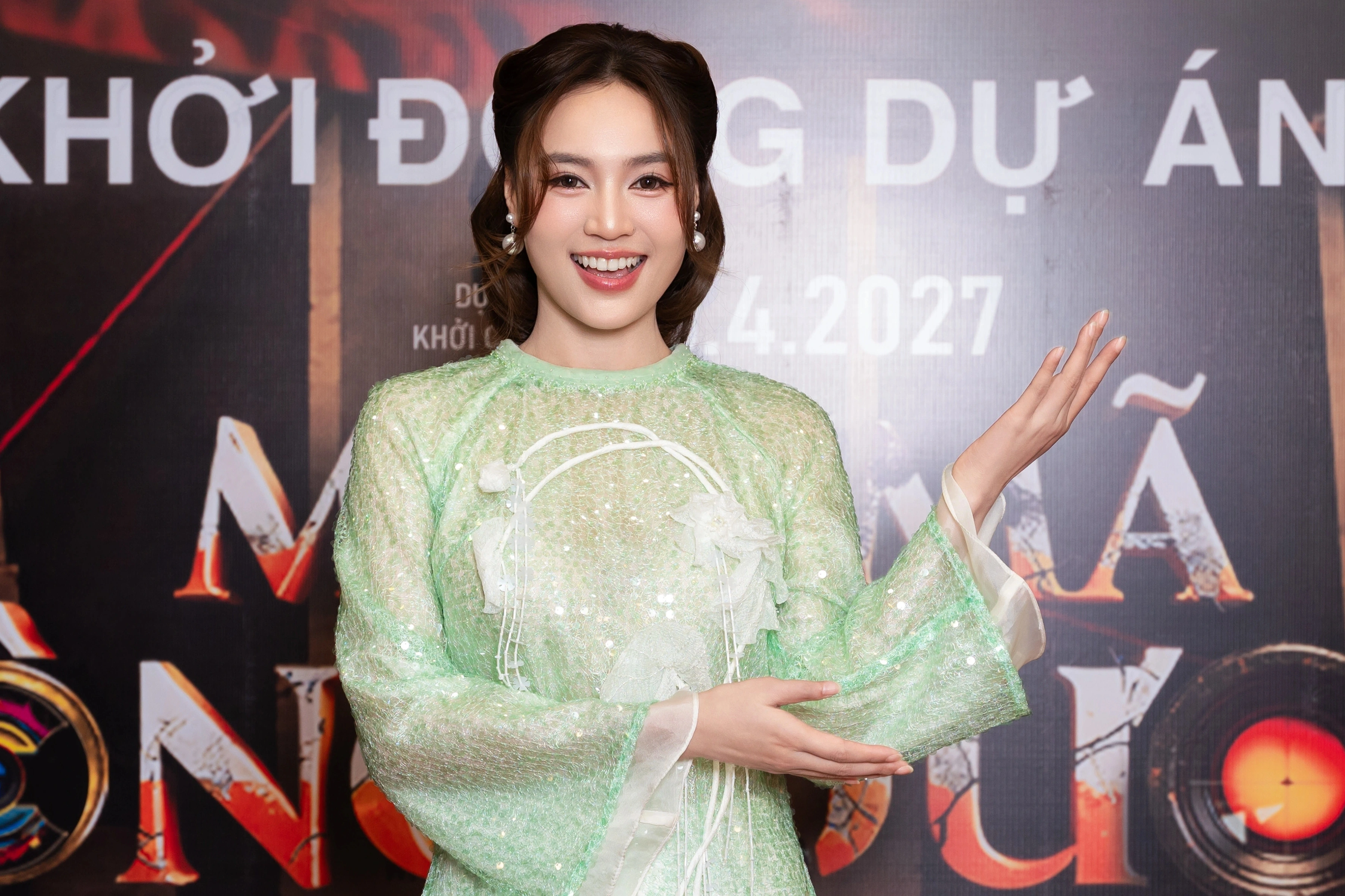 Ninh Dương Lan Ngọc gây ấn tượng với vẻ ngoài quý phái, chuẩn mực trong bộ phim (Ảnh: Ban tổ chức).