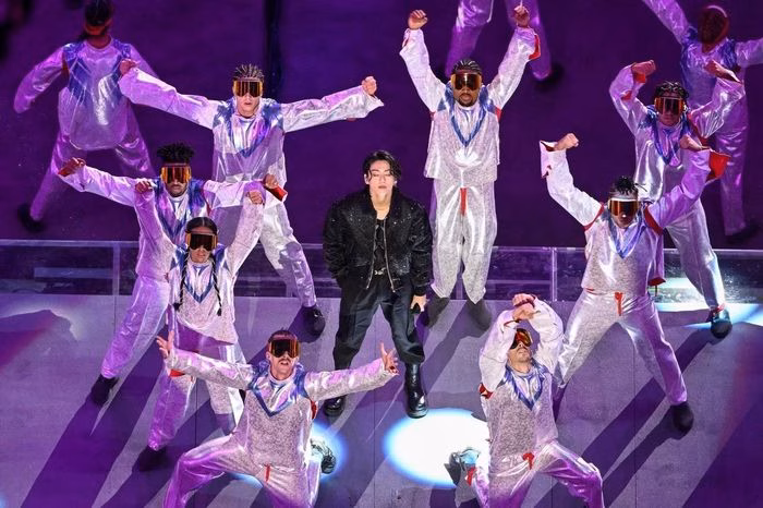 Sân khấu Dreamers của Jungkook từng tạo nên cơn sốt toàn cầu với hàng trăm triệu lượt xem.