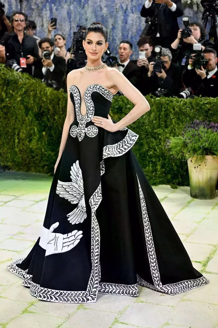 Sarah Paulson dùng thời trang để truyền tải thông điệp xã hội sâu sắc