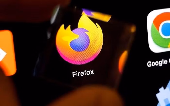 Firefox gây ngạc nhiên với mức chiếm dụng 3,4GB, trong khi Chrome tối ưu tốt hơn với 2,7GB. (Ảnh: MUO)